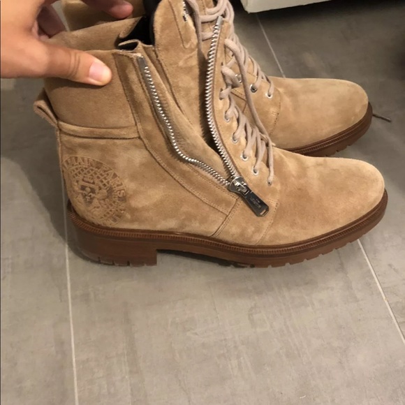 Shoes - Picture 2 of 4